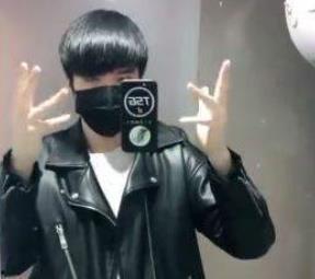 自拍杆怎么拍视频教程