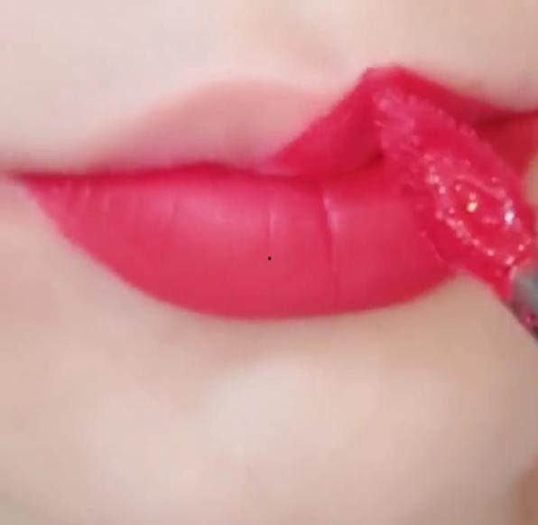 唇釉的涂法视频,一抹即美的涂法全解析